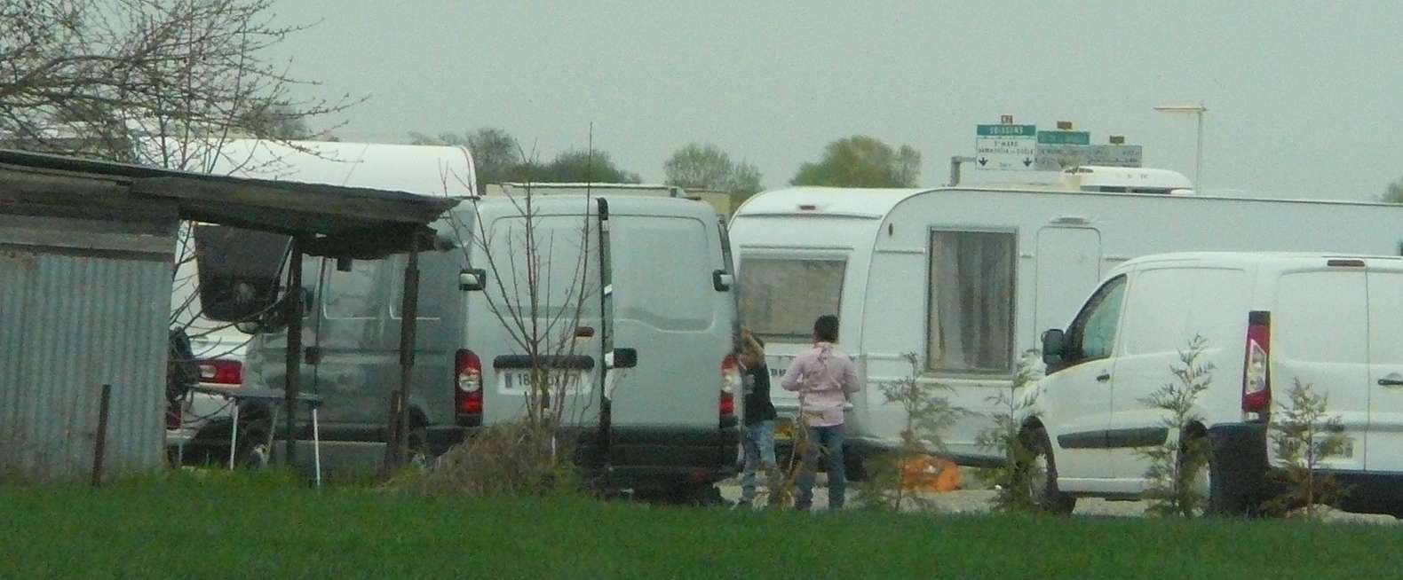 Les caravanes installées à Mitry-Bourg 001