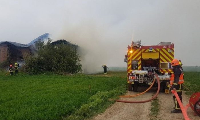 Le Plessis-Placy ► Un hangar agricole prend feu