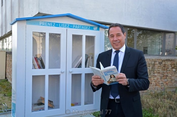 Serris ► Le maire a inauguré les boîtes à livres