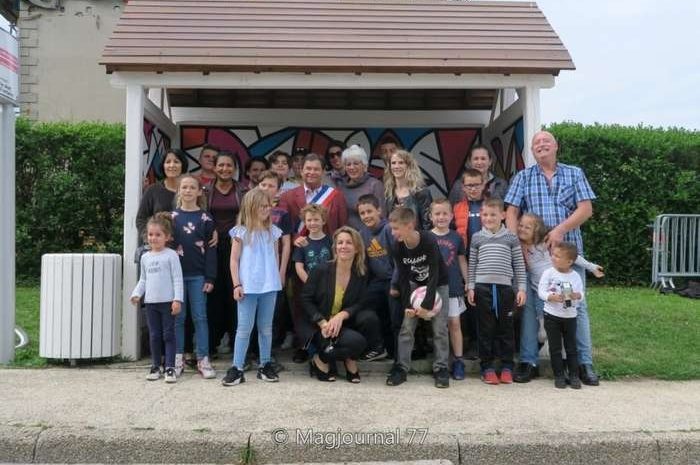 Compans ► Deux abribus ont été redécorés par l’artiste Sifat et les enfants du village [Vidéo]