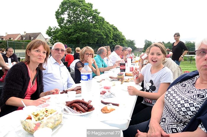 Longperrier ► Le barbecue géant a attiré les familles sur le stade [Diaporama]