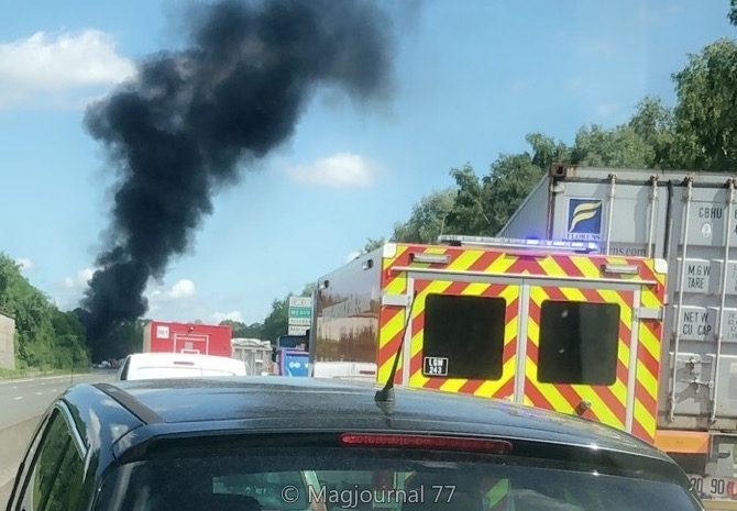 Pomponne ► L’autoroute A104 fermée à cause d’un incendie de poids lourd 