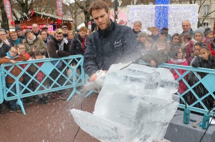 Meaux ► Emmanuel Bonnefont, sculpteur sur glace, a fait le show [Vidéo]