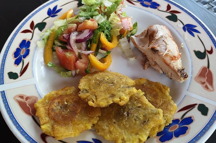 La petite recette du week-end ► Les patacones : un écrasé de bananes vertes au sel de Guérande