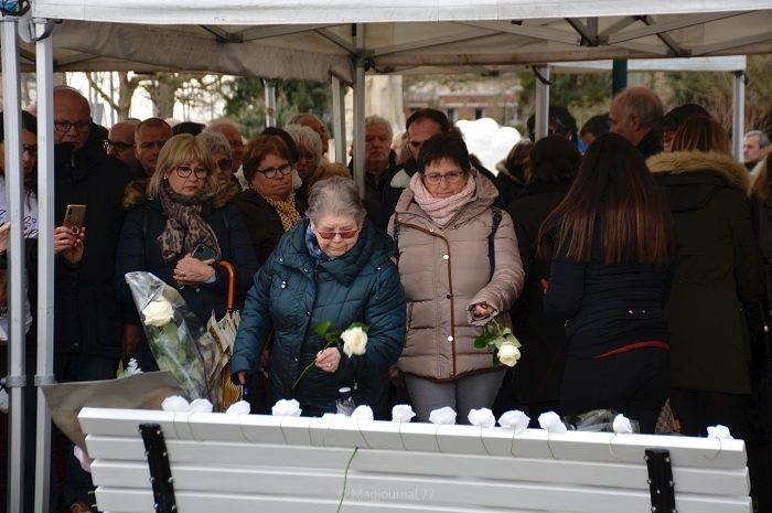 Vaires-sur-Marne ► Hommage à Julie Douib : le banc portant une plaque à sa mémoire a été dévoilé [Vidéo]