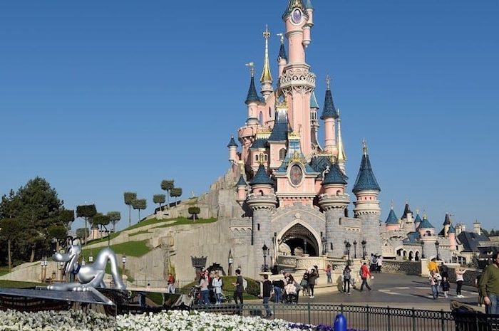 Chessy ► La réouverture des parcs Disneyland Paris est reportée au printemps