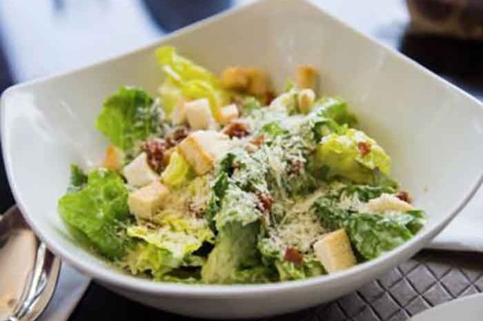 La petite recette du week-end ► La salade Caesar, fraîche et croquante, elle a des arguments