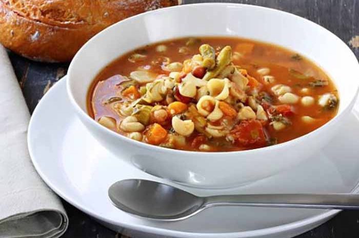 La petite recette du week-end ► Le minestrone, la bonne soupe de légumes vraiment consistante