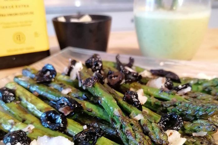 La recette du week-end, par Sandrine Mateo ► [Vidéo] Les asperges vertes rôties aux olives noires