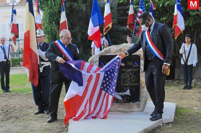 Villeroy ► [Vidéo] La stèle en mémoire du bombardier américain abattu en 1943, a été inaugurée