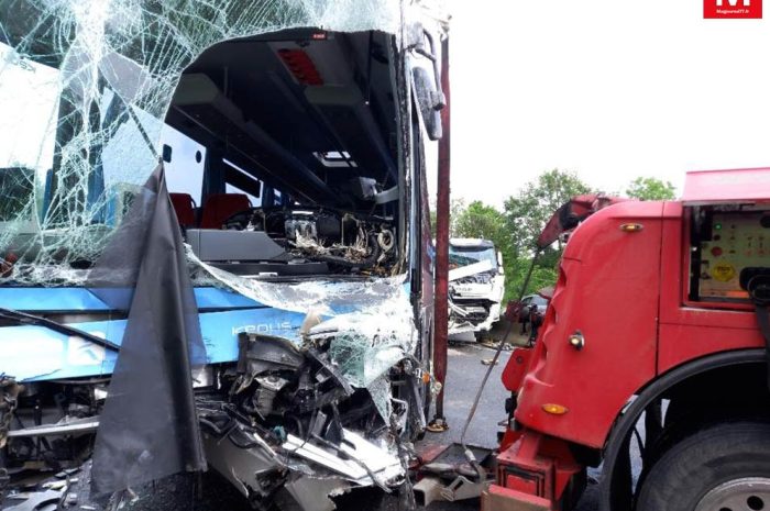Dammartin-en-Goële ► Accident sur la RN2 : trois poids lourds et un bus impliqués