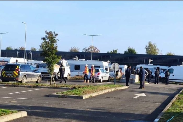 Saint-Pathus ► Nouvelle procédure : un arrêté pris rapidement a permis de faire évacuer les gens du voyage installés derrière Carrefour Contact