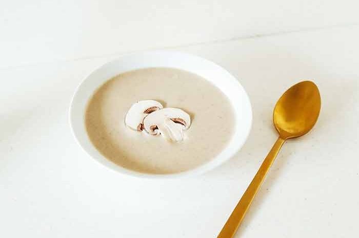 La recette du week-end ► Décembre et sa douceur : le velouté de champignons de Paris