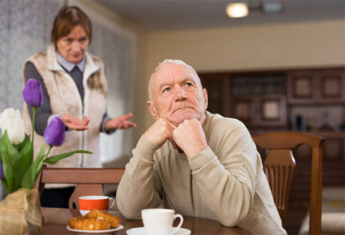 Parents âgés - Le choix épineux de l’aide à domicile : un jour on sera vieux aussi