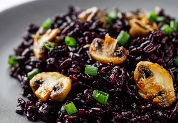 La recette du week-end - Le riz sauté au boudin noir, oignons frais et ciboule : ça entre dans le budget