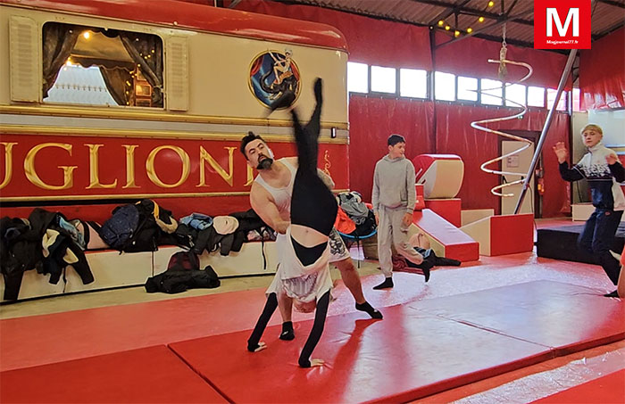 Lizy-sur-Ourcq [Vidéo] - Le cirque Bouglione a ouvert son école : enfants et adultes apprennent les arts circassiens